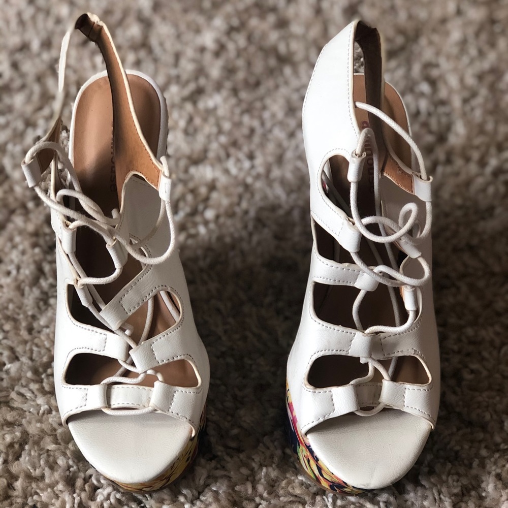 White tropical wedges